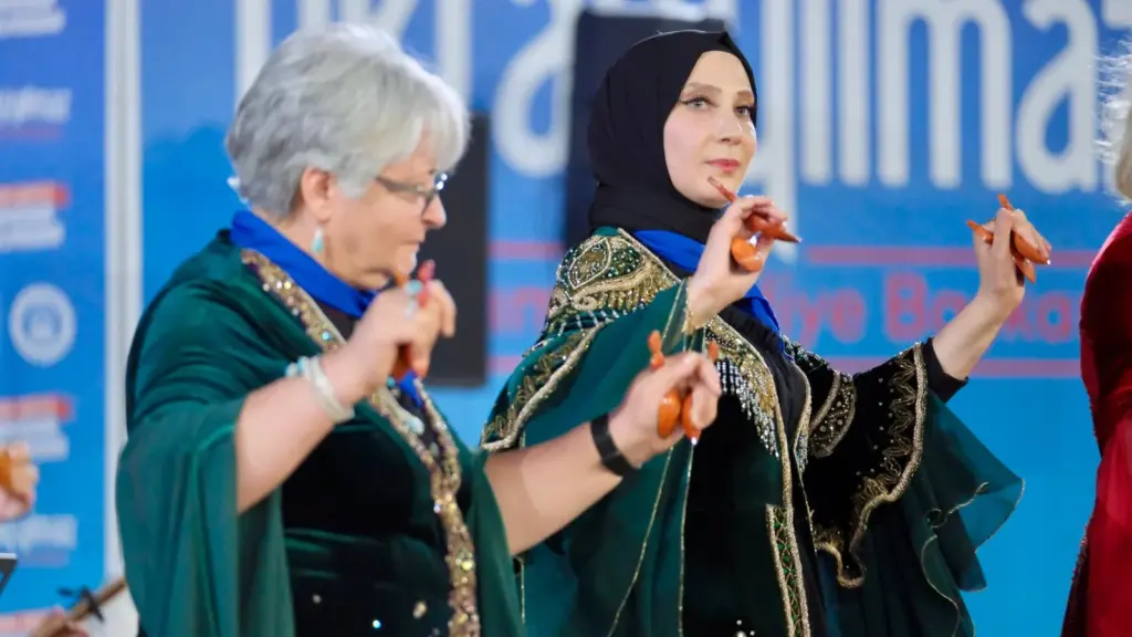 YILDIRIM’DA TÜRKÜ ŞÖLENİ