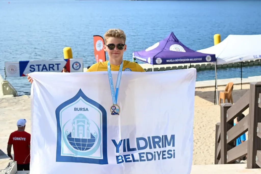 Yıldırımlı yüzücülere milli gurur