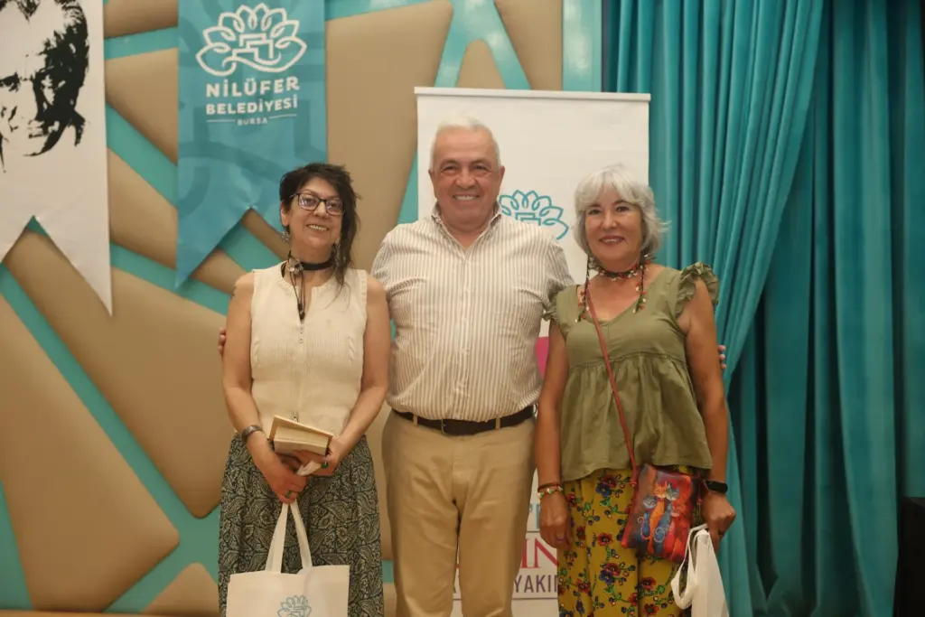 Nilüferli kadınlar yılın yazarını şiirleri ile andı