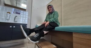 51 yıl sonra ilk kez ayakkabı giydi. Herkes “sakat kalırsın” diyerek geri çevirmişti